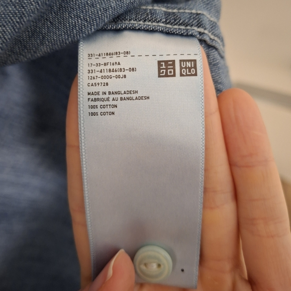 Uniqlo Men's Blue Denim Patch Pocket Button-Up Shirt (Size S; Slim Fit) - Picture 7 of 7